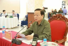 政府副总理陈红河在政府设于义安省的前方指挥所主持召开会议。（图片来源：VGP）