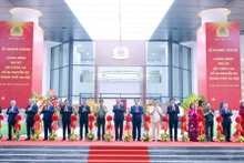 各位代表出席公安部总部揭牌仪式。