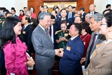 越共中央总书记苏林和知识分子、科学家、艺术家代表。