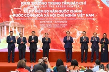 国庆80周年庆典新闻中心揭牌仪式。