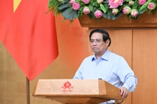 范明正总理发表讲话。