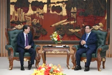 政府总理范明正会见古巴拉丁美洲通讯社社长豪尔赫·莱加尼奥瓦。