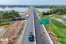 芹苴-金瓯高速公路主干线后江-金瓯段（长73.2公里）于1月19日11时正式通车。（图片来源：越通社）