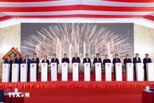 越共中央总书记苏林出席高平省长河九年一贯制寄宿学校开工仪式。（图片来源：越通社）