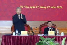 苏林总书记主持会议。