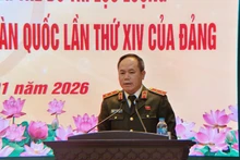 河内市公安局局长阮青松中将在会上发言。