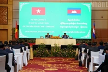 越南与柬埔寨第13届边境省份合作与发展会议在首都金边举行。