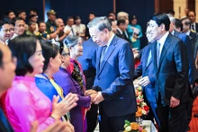 越共中央总书记苏林和革命有功者。