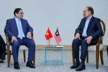 政府总理范明正会见马来西亚总理安瓦尔·易卜拉欣。（图片来源：VGP）
