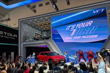 越南VinFast纯电动车型VF7。（图片来源：越通社）
