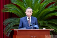 越共中央总书记苏林致闭幕词。