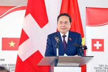 越南国会主席陈青敏发表讲话。（图片来源：越通社）
