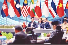 越南代表团出席2025年7月在马来西亚举行的东盟-英国会议。（图片来源：外交部）