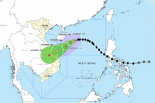 第12号台风的位置和路径。