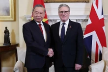 越共中央总书记苏林与英国首相基尔·斯塔默举行会谈。(图片来源:越通社)