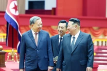 朝鲜劳动党总书记、朝鲜民主主义人民共和国国务委员长金正恩欢迎苏林总书记访问朝鲜。