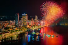 岘港夜景。