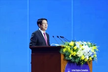越南国家主席梁强主持仪式。(图片来源:越通社)