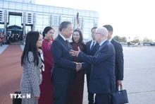 越共中央总书记苏林与夫人圆满结束对保加利亚共和国进行的正式访问。（图片来源：越通社）