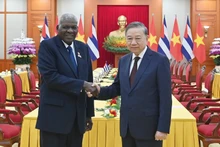 越共中央总书记苏林会见古巴全国人民政权代表大会主席埃斯特万·拉索·埃尔南德斯。