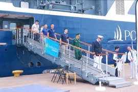 法国籍邮轮“Le Jacques Cartier”靠泊归仁港。（图片来源：嘉莱报）