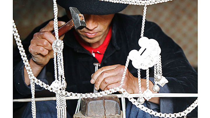 保留赫蒙族白银雕刻业的精华 ảnh 4