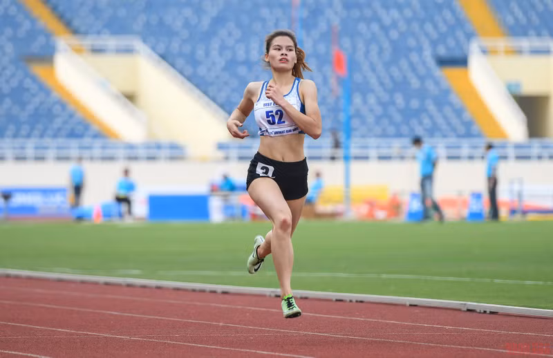 越南运动员参加第31届东运会赛前田径热身赛 ảnh 3 越南运动员参加第31届东运会赛前田径热身赛 ảnh 3