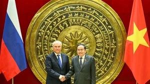 越南国会主席陈青敏与俄罗斯联邦国家杜马（议会下院）主席维亚切斯拉夫·沃洛金。（维灵 摄）