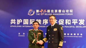 国防部长潘文江大将于9月18日下午与中国国防部长董军上将举行双边会晤。（图片来源：越通社）