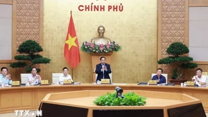 越南政府总理范明正主持会议。（图片来源：越通社）