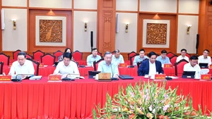 越共中央总书记苏林主持中央政治局与中央公安党委常委会的会议【组图】