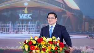 政府总理范明正在仪式上发表讲话。（图片来源：VGP）