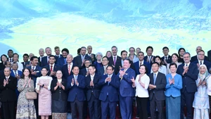 越南政府总理范明正会见各国使节 通报组织机构调整和两级地方政府模式实施情况