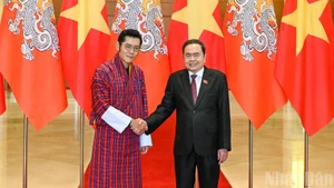 越南国会主席陈青敏会见不丹国王吉格梅