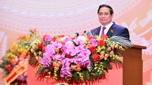 政府总理范明正。