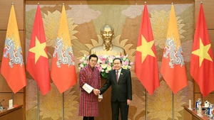 越南国会主席陈青敏会见不丹国王吉格梅。