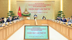 政府总理范明正主持私营经济发展指导委员会第四次会议。（图片来源：VGP）