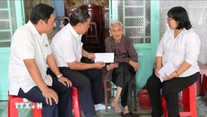 喜迎越共十四大和2026丙午年春节：全国超588万人已收到党和国家慰问金。（图片来源：越通社）