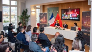 有关“越南电影周——光影之旅”的记者会。（明维 摄）