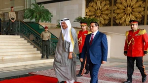 科威特首相主持仪式欢迎越南政府总理范明正到访。（图片来源：VGP）