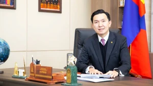 尼亚姆奥索尔·乌其拉勒先生当选蒙古人民党主席。（图片来源；Weforum.org）