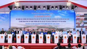 政府总理范明正主持72所陆地边境乡九年一贯制寄宿学校开工仪式【组图】