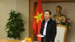 政府副总理陈红河召开有关第13号台风“海鸥”防治工作的会议。（图片来源：VGP）