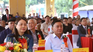 越共中央书记处常务书记陈锦秀莅临老街省出席民族大团结日活动。（图片来源：老街省门户网站）