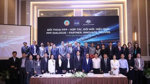 与会代表合影。