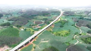 中国通往友谊关的高铁将于今年年底全线通车。（图片来源：南宁市政府门户网站）