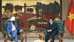 范明正总理会见加拿大国际发展国务秘书兰迪普·萨莱