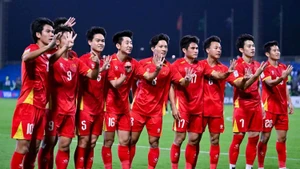 越南U23男足队员。