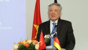 政府常务副总理阮和平。