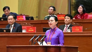 越南祖国阵线中央委员会副主席兼秘书长何氏娥在大会上发表讲话。（图片来源：tuoitre.vn）